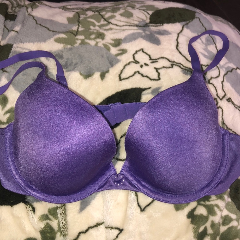 Maiden Form purple bra size 34B. Excellent bra padded push up.